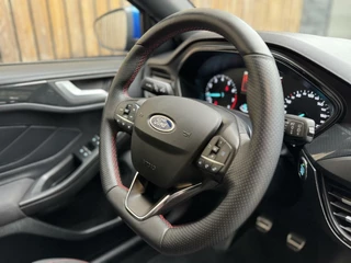 Ford Focus Ford Focus Wagon 1.0 EcoBoost Hybrid ST Line | Navigatiesysteem | Stoelverwarming | Stuurverwarming | LED verlichting | Apple CarPlay | Achteruitrijcamera | Inparkeerhulp | Parkeersensoren voor en achter - afbeelding nr 43