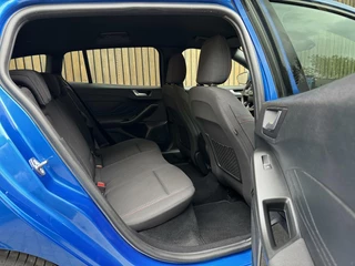 Ford Focus Ford Focus Wagon 1.0 EcoBoost Hybrid ST Line | Navigatiesysteem | Stoelverwarming | Stuurverwarming | LED verlichting | Apple CarPlay | Achteruitrijcamera | Inparkeerhulp | Parkeersensoren voor en achter - afbeelding nr 31