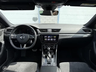 Škoda Superb Skoda Superb Combi 1.4 TSI 218 PK iV Sportline Business Panoramadak Trekhaak Matrix LED Rondomzicht Camera ACC Virtual Cockpit incl. BTW - afbeelding nr 2