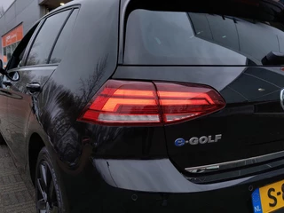 Volkswagen e-Golf e-Golf 136pk Automaat 5-Deurs | Warmtepomp | Navi | Apple Carplay+Android Auto | Clima | Adap. Cruise | Led Koplampen | Pdc V+A | Stoelverwarming | Privacy Glass | 17''lm | Trekhaak - afbeelding nr 49