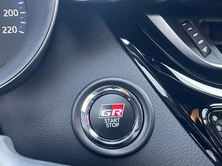 Toyota C-HR Toyota C-HR 2.0 Hybrid GR-Sport | Stuur + Stoelverwarming | Blindspot | JBL - afbeelding nr 17