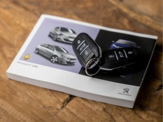 Peugeot 308 Peugeot 308 1.2 PureTech GT-line Automaat (NAVIGATIE, CAMERA, KEYLESS, MASSAGE, STOELVERWARMING, CAMERA, SPORTSTOELEN, LEDER/ALCANTARA, GETINT GLAS, NIEUWE APK, NIEUWSTAAT) - afbeelding nr 18