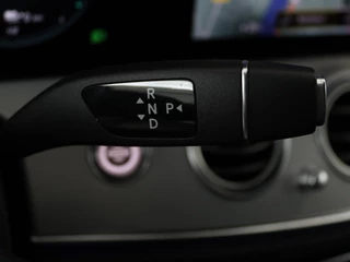 Mercedes-Benz E-Klasse Mercedes-Benz E-klasse 300de 4Matic AMG Night | Panoramadak | Trekhaak |  Stoelverwarming | 360 camera | Adaptive cruise | Leder/Alcantara | Burmeseter | Matrix LED | Navigatie - afbeelding nr 17