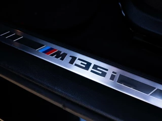 BMW 1 Serie BMW 1-serie M135i xDrive High Executive|PANO|MAXTON|19'' - afbeelding nr 32