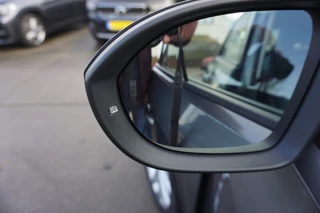 Volkswagen T-Roc VOLKSWAGEN T-Roc 1.5 TSI 150pk 7-DSG Style Carplay Camera El.achterklep - afbeelding nr 10