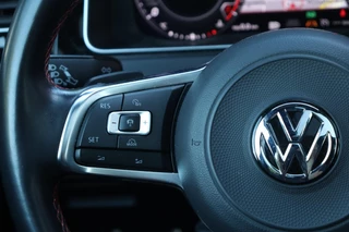 Volkswagen Golf Volkswagen Golf 7.5 GTI DSG / Vol Opties! / 230PK! / DSG / ACC / Pano / Virtual Cockpit / Camera / Navi / 19