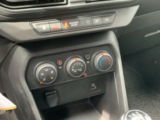 Dacia Sandero Dacia Sandero 1.0 TCe Airco Cruise Dab Led Carplay Pdc 2023 Eerste Eigenaar Dealer Onderhouden 42349 KM Gereden - afbeelding nr 16