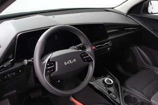 Kia Niro EV Kia Niro EV DynamicPlusLine 64.8 kWh | DEMO ! | Navigatie Half Leder Schuif-kantel dak Electrisch bedienbare achterklep DAB Led Camera Extra Getint Glas Lichtmetalen Velgen - afbeelding nr 9
