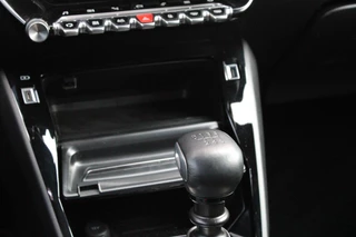 Peugeot 2008 Peugeot 2008 1.2 100PK ALLURE PACK | TREKHAAK | NAVIGATIE | APPLE CARPLAY/ANDROID AUTO | 3-D INSTRUMENTENPANEEL | ACHTERUITRIJ CAMERA | CRUISE CONTROL | LED KOPLAMPEN | CLIMATE CONTROL | 17