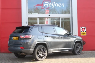 Jeep Compass Jeep Compass 4xe 240PK Plug-in Hybrid S | PANORAMISCH SCHUIF/KANTELDAK | ALPINE AUDIO SYSTEM | ELEKTRISCH VERSTELBARE VOORSTOELEN | 360° CAMERA | KEYLESS ENTRY/START | LEDEREN BEKLEDING | DRAADLOZE APPLE CARPLAY/ANDROID AUTO | NAVIGATIE | DODEHOEK DETECTIE | DRAADLOZE TELEFOONLADER | STOEL/STUUR VERWARMING | 19