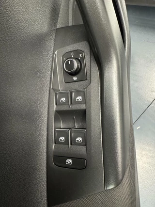 Volkswagen Polo Volkswagen Polo 1.0 TSi R-Line Automaat-Adapt.Cr.contr-Navigatie-Clima-Carplay-Parkeersensoren-Lm16''velgen - afbeelding nr 26