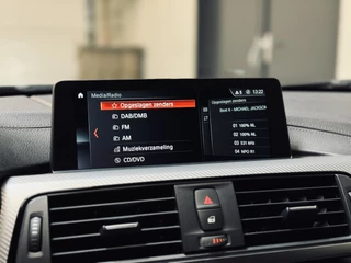 BMW 3 Serie BMW 3 Serie Touring 320i Edition M-Sport | Leder | NaviProf | CarPlay - afbeelding nr 18