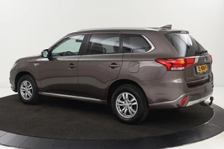 Mitsubishi Outlander Mitsubishi Outlander 2.0 PHEV Pure | Trekhaak | Carplay | Camera |  Half leder | Keyless | Climate control | Cruise control - afbeelding nr 2