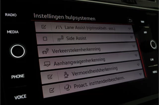 Volkswagen Tiguan Volkswagen Tiguan 1.5 TSI R-Line > IQ.Light/trekhaak/20 inch Suzuka/Black Style Design-pakket... - afbeelding nr 27