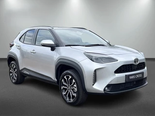 Toyota Yaris Cross 1.5 Hybride 130 pk Black Edition, Safety + Winter pakket.