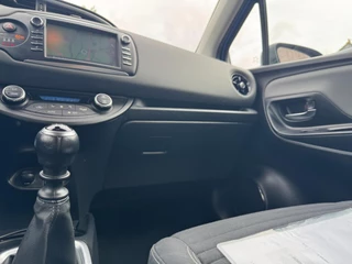 Toyota Yaris Toyota Yaris 1.5 VVT-i Aspiration DEALER ONDERHOUDEN / NL AUTO / CAMERA / NAVIGATIE / BLUETOOTH / VOLLE TANK - afbeelding nr 8