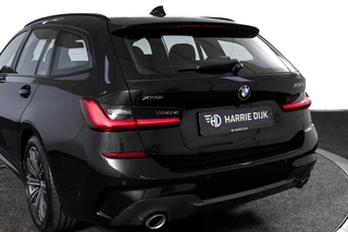 BMW 3 Serie BMW 3 Serie Touring 330e 292 PK xDrive High Executive M-Sport - Automaat | Dig. Cockpit | Cruise | Stoelverw. | PDC | 360 Camera | NAV + App. Connect | ECC | Elek. Klep | DAB | LM 18