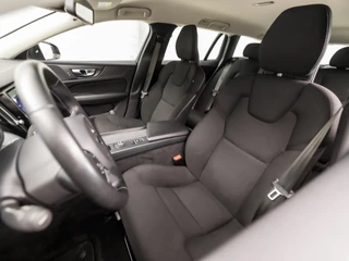 Volvo V60 164Pk Automaat (APPLE CARPLAY, GROOT NAVI, CAMERA, ADAPTIVE CRUISE, SPORTSTOELEN, TREKHAAK, PARKEERSENSOREN, DAB+, NIEUWE APK, NIEUWSTAAT) - afbeelding nr 13