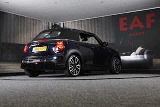 MINI Cooper Cabrio Mini Mini Cabrio 1.5 Cooper JCW Pakket / Aut / Navi / Cc / Leder / Digital Cockpit / Sfeerverlichting / Windscherm / Led / Pdc - afbeelding nr 16