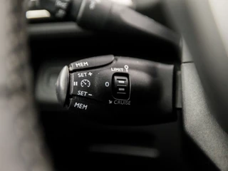 Peugeot 5008 Peugeot 5008 1.2 Puretech Sport 7 Persoons (APPLE CARPLAY, GROOT NAVI, LEDER, STOELVERWARMING, 360 CAMERA, SPORTSTOELEN, KEYLESS, GETINT GLAS, TREKHAAK, DAB+, NIEUWE APK, NIEUWSTAAT) - afbeelding nr 23