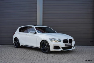 BMW 1 Serie BMW 1-serie M140i LCI2 | Schuifdak | Navi Pro | 719M | M Sport onderstel | Zaero diffuser | Alpinweiss - afbeelding nr 1