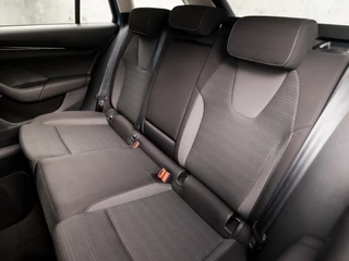 Škoda Octavia Automaat (VIRTUAL COCKPIT, APPLE CARPLAY, GROOT NAVI, CLIMATE, SPORTSTOELEN, LED KOPLAMPEN, LANE ASSIST, TREKHAAK, PARKEERSENSOREN, NIEUWE APK, NIEUWSTAAT) - afbeelding nr 15