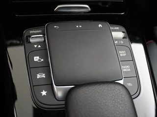 Mercedes-Benz A-Klasse Mercedes-Benz A-Klasse 250e AMG // Panoramadak // Memory // Trekhaak // Keyless // Carplay // Sfeerverlichting // MultiBeam LED // Night Pakket // Augmented Reality - afbeelding nr 46