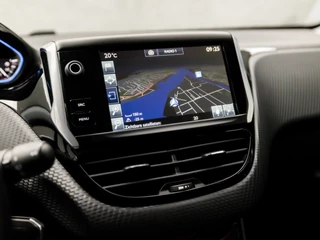 Peugeot 208 Peugeot 208 1.2 PureTech Sport (PANORAMADAK, APPLE CARPLAY, GROOT NAVI, CAMERA, CLIMATE, SPORTSTOELEN, GETINT GLAS, CRUISE, NIEUWSTAAT) - afbeelding nr 27