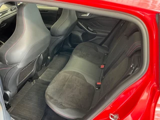 Ford Focus Ford Focus Wagon 2.3 EcoBoost ST-X Automaat 280pk! | Panoramadak | Afneembare trekhaak | Winter Pack | Standkachel | AGR-stoelen | Bang&Olufsen | Elektrische achterklep | Head up Display | Matrix LED - afbeelding nr 12