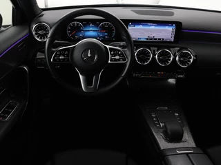 Mercedes-Benz A-Klasse Mercedes-Benz A-klasse 250e Business Solution Luxury | Leder | Stoelverwarming | Trekhaak | Camera | Navigatie | Full LED | Park Assist | Climate control | Widescreen - afbeelding nr 3