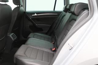 Volkswagen Golf Panoramadak, Camera, Climate, Navigatie, Bluetooth, DAB, Trekhaak, 18'' - afbeelding nr 15