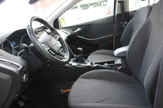Ford Focus Ford Focus Wagon 1.0 EcoBoost Titanium | Navigatie | Climate Control | Cruise Control | Lichtmetalen Velgen | Voorruitverwarming - afbeelding nr 10
