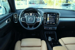 Volvo XC40 ➡️ Volvo XC40 1.5 T5 Recharge Inscription 262 pk | 1e eigenaar | 19 inch | Camera | Dakraam | LED | DAB | Trekhaak | Voorruit verwarming | Telefoon lader | NL auto | inc BTW | - afbeelding nr 14