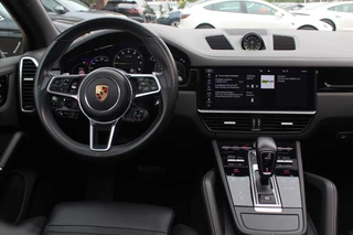Porsche Cayenne Porsche Cayenne 3.0 E-Hybrid / Trekhaak / Panoramadak / 360Camera / Head-up / 21'' / Keyless / Bose / Sportchrono / Softclose / Stuurverwarming / Leder / Cruise Control - afbeelding nr 9