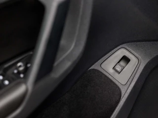 Volkswagen Tiguan 150Pk Automaat (PANORAMADAK, DIGITAL COCKPIT, APPLE CARPLAY, ELEK SPORTSTOELEN, LEDER, STOELVERWARMING, CAMERA, GETINT GLAS, KEYLESS, LED, ELEK ACHTERKLEP, PARKEER ASSISTENT, NIEUWSTAAT) - afbeelding nr 32