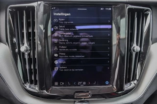 Volvo XC60 Volvo XC60 2.0 T6 Plug-in hybrid AWD Plus Bright PANORAMADAK ADAPTIVE CRUISE MEMORY - afbeelding nr 25