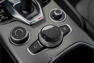 Alfa Romeo Giulia Facelift CarPlay Leder 19