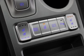 Hyundai Kona Hyundai Kona Electric Premium 64 kWh - Carplay, Camera, Leer, Stoelverw. - afbeelding nr 24