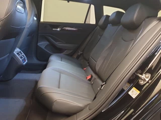 Volkswagen Passat Volkswagen Passat Variant 1.5 eHybrid 272pk DSG/AUT R-Line Wegklapbare trekhaak, Panoramadak, Leder - afbeelding nr 27