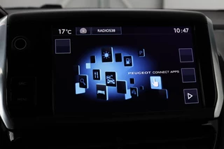 Peugeot 208 Peugeot 208 1.2 PureTech Style | Panoramadak |  Stoelverwarming | Cruise control | Parkeerhulp | Climate control | Bluetooth - afbeelding nr 19