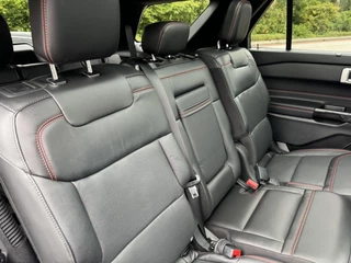 Ford Explorer Ford Explorer 3.0 V6 EcoBoost PHEV ST-Line 457pk | Afneembare Trekhaak | 2.500kg Trekgewicht | Massage stoelen | Panoramadak | Groot Scherm | Adaptieve Cruise - afbeelding nr 15