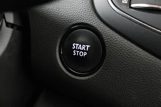 Renault Mégane Renault Mégane 1.3 TCe Limited | Carplay | Camera | Navigatie |  Sfeerverlichting | Keyless | Climate control | Cruise control | Parkeerhulp - afbeelding nr 11