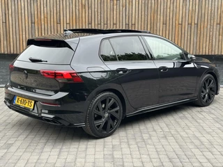 Volkswagen Golf Volkswagen Golf 1.5 eTSI R-Line Automaat | Panoramadak | LED | Black Style | Harman/Kardon HiFi | Achteruitrijcamera | Sfeerverlichting | Trekhaak afneembaar | Adaptieve cruise control | Parkeersensoren voor en achter - afbeelding nr 2