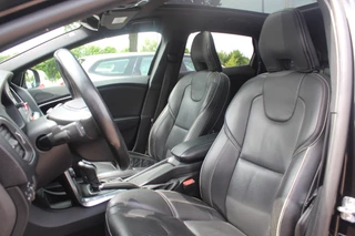 Volvo V40 Volvo V40 1.5 T2 Inscription R-Design / Panoramadak / Camera / Leder / Keyless / 17'' / Navigatie / Stoelverwarming / Cruise Control - afbeelding nr 4