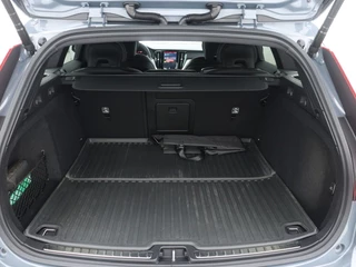 Volvo V60 Volvo V60 2.0 B3 Plus Dark | Sportstoelen | Zwarte hemel | Camera - afbeelding nr 15