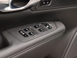 Volvo V90 Volvo V90 T6 PLUG-IN HYBRID PLUS DARK SCHUIFDAK 360GR CAM 19INCH HARMAN KA - afbeelding nr 13