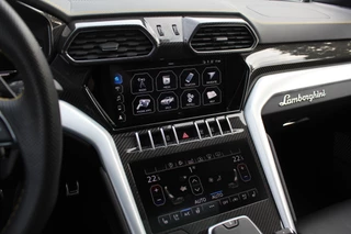 Lamborghini Urus Lamborghini Urus 4.0 V8 / NL Auto! / Full Carbon / Keramisch / B&O / Pano / 360Camera / Head-up / 23'' / Stoelventilatie / Massage - afbeelding nr 20
