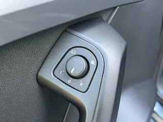 SEAT Ateca Seat Ateca 1.0 EcoTSI Limited Edition Volleer | Stoelverwarming | Apple CarPlay | Navigatiesysteem | Elektrisch bedienbare achterklep | Lichtmetalen velgen | Draadloze telefoonlader | Lane assist & Blind Spot detectie | Parkeersensoren voor en achter - afbeelding nr 5