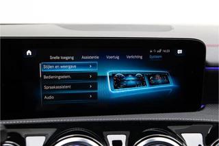 Mercedes-Benz CLA Mercedes-Benz CLA 180 AMG Widescreen, Sfeerverlichting, Camera, 19