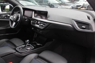 BMW 1 Serie BMW 1 Serie 118i Executive Ed. M Sport / Navigatie / Half leder / 19'' / Sportstoelen / Blackpack / Dakspoiler / Stoelverwarming / Cruise Control / Getint glas - afbeelding nr 13